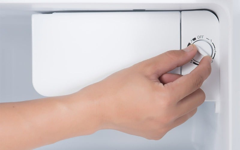 Thiết lập mức nhiệt tủ lạnh hợp lý là lưu ý cần nhớ khi bảo quản đồ ăn nấu chín