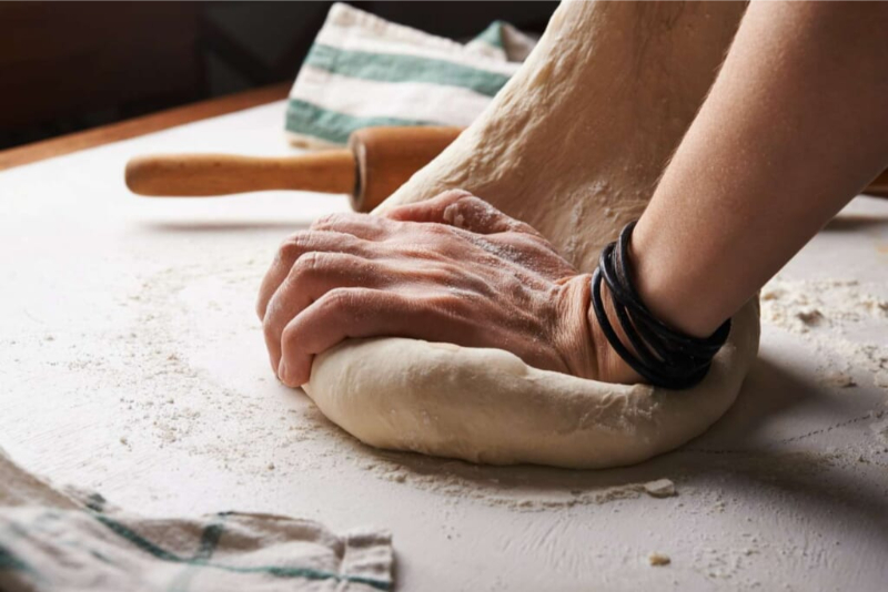 Phụ gia là hỗn hợp chứa hoạt tính, có thể hỗ trợ quá trình lên men của bánh mì