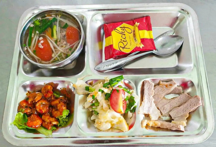 Suất ăn công nghiệp ở Quận 8 - giải pháp hàng đầu của nhiều công ty, doanh nghiệp
