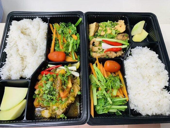 Phong cách phục vụ tận tâm, chuyên nghiệp một trong những tiêu chí đánh giá suất ăn công nghiệp chất lượng 