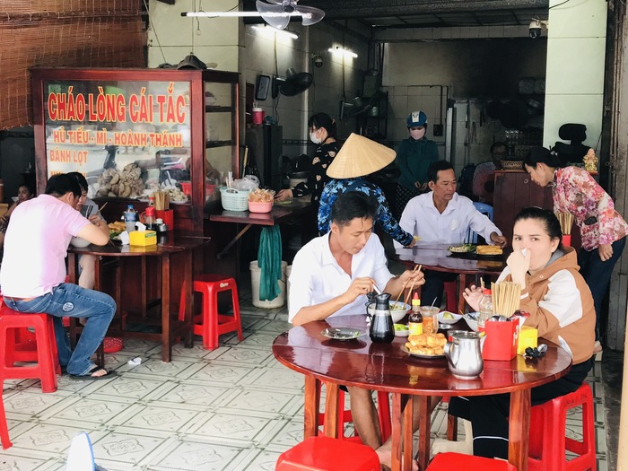Mách bạn bí quyết mở quán cháo lòng thành công 3 Trang bị đầy đủ các thiết bị và dụng cụ nấu ăn