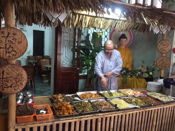 Tính toán chi phí mở quán cơm chay cần bao nhiêu vốn 1 Xu hướng mở quán cơm chay hiện nay