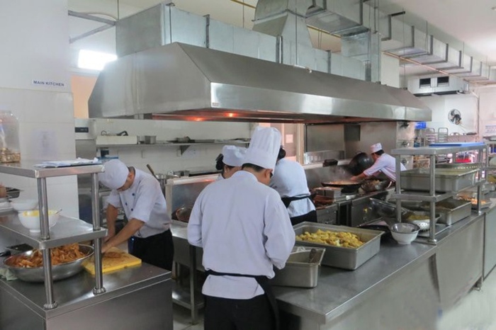 Quy trình vệ sinh bếp ăn công nghiệp chi tiết từ A đến Z 2 Tìm hiểu quy trình vệ sinh bếp ăn công nghiệp chi tiết và cụ thể