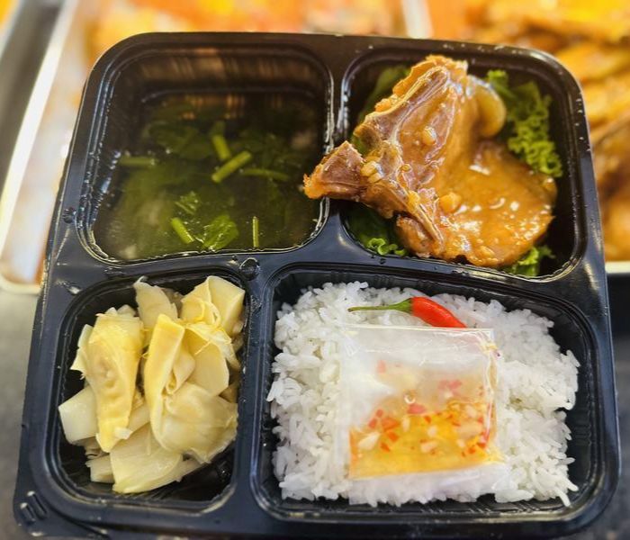thuc-don-suat-an-cong-nghiep-17k