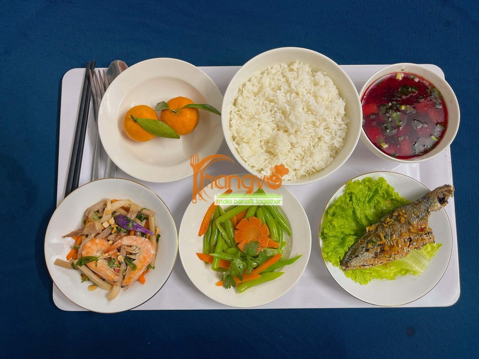 Làm thế nào để đảm bảo suất ăn công nghiệp vẫn nóng khi đến nơi?