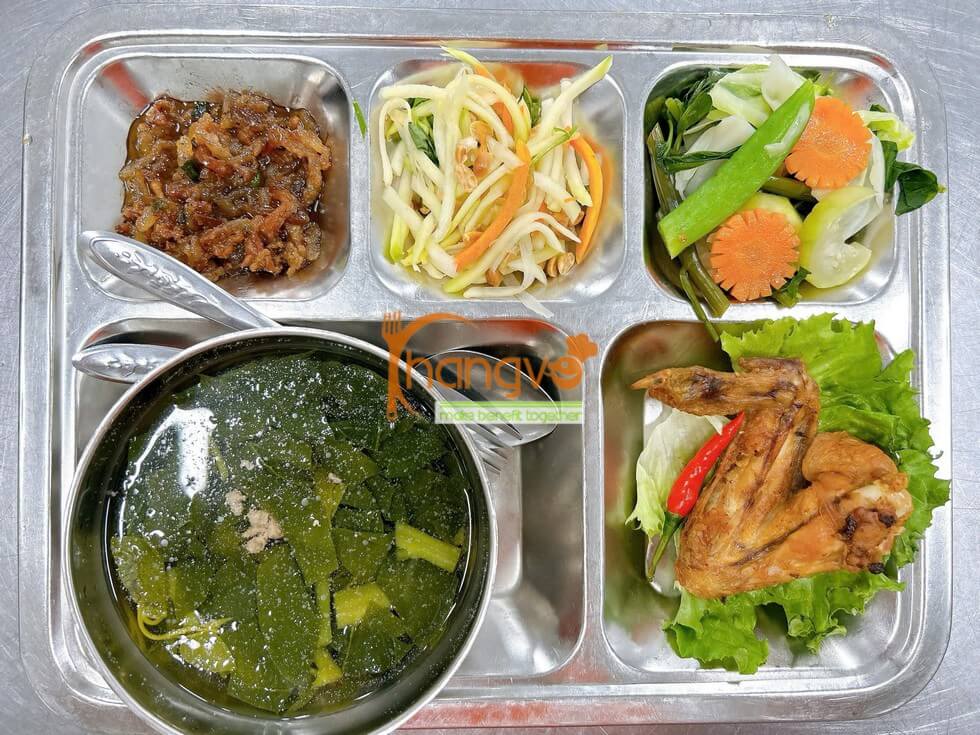 Bốn nhóm chất dinh dưỡng thiết yếu cho sự phát triển của học sinh cấp 2