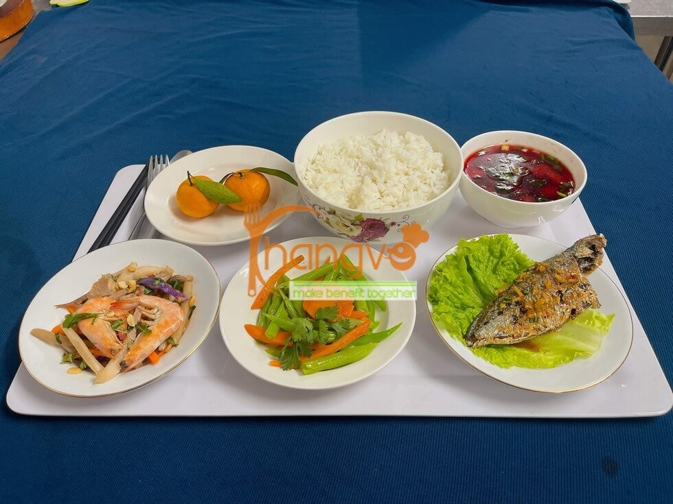 Thực đơn đa dạng, cải thiện bữa ăn cho nhân viên
