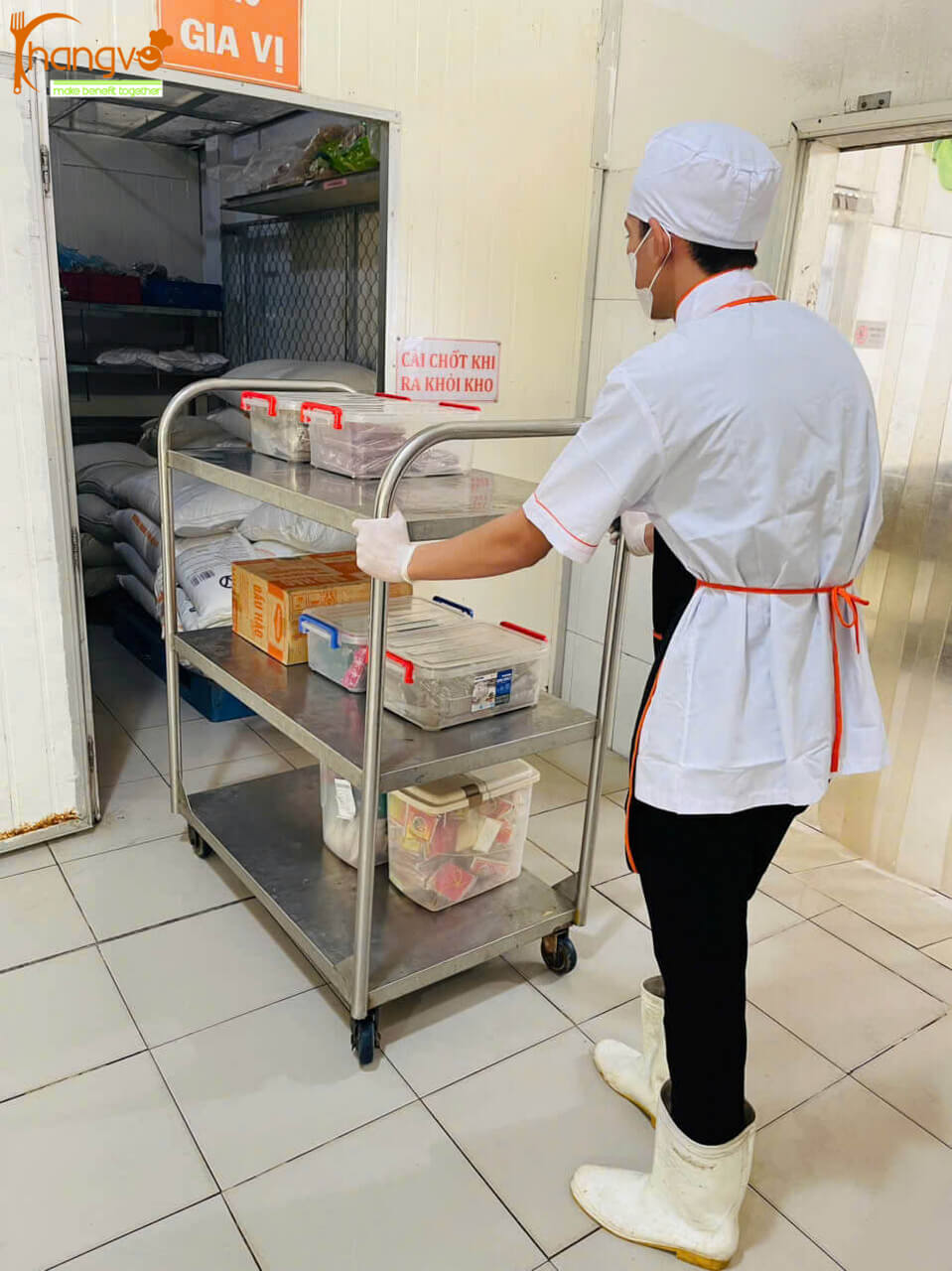 Kiểm Thực 3 Bước Là Gì? Quy Trình Chuẩn VSATTP Tại Bếp Ăn Tập Thể 3 Bước 1 – Kiểm tra trước khi chế biến