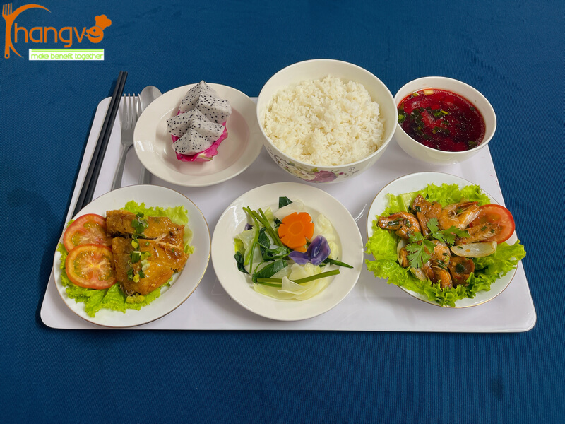 Kiểm Thực 3 Bước Là Gì? Quy Trình Chuẩn VSATTP Tại Bếp Ăn Tập Thể 5 Nội dung kiểm tra trong quá trình chế biến