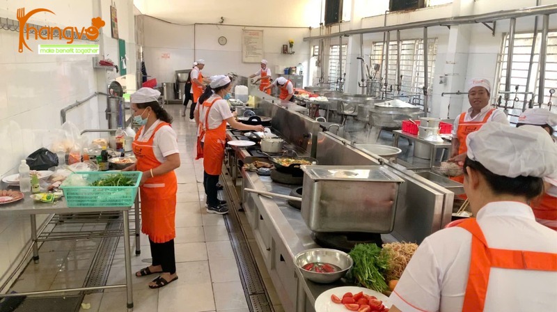 Mô hình bếp ăn một chiều trong bệnh viện là gì?