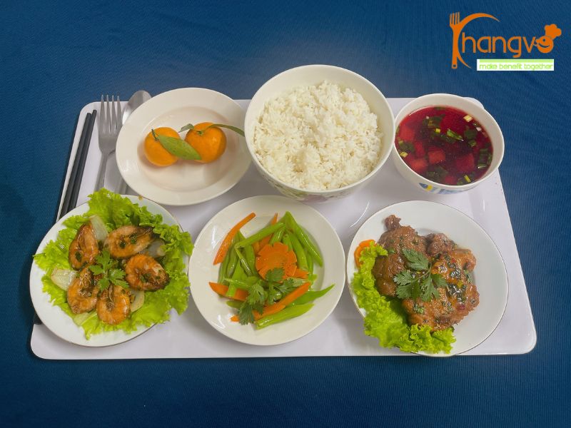 Thực đơn suất ăn công nghiệp đa dạng và đảm bảo dinh dưỡng