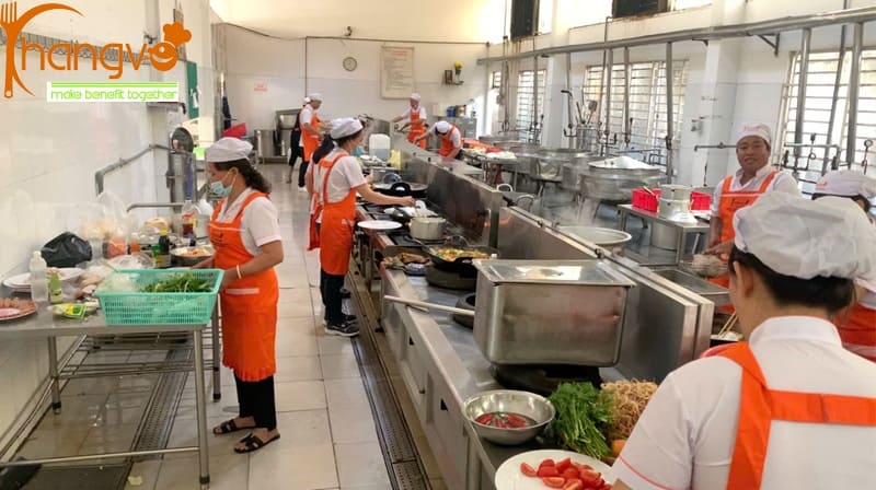 Hình ảnh thực tế bếp ăn phục vụ KCN Đồng An