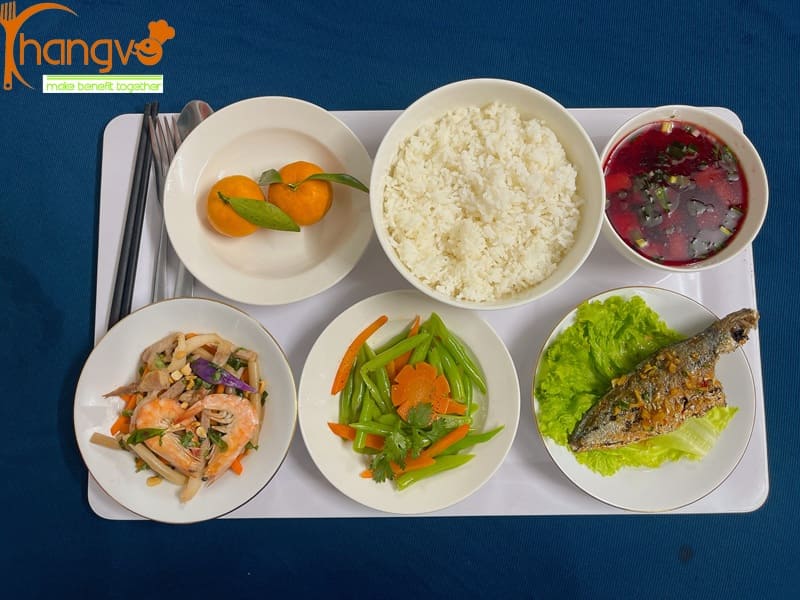 Suất Ăn Công Nghiệp KCN Tân Đông Hiệp – Báo Giá Nhanh 3 Thực Đơn Suất Ăn Công Nghiệp Gồm Những Món Gì?